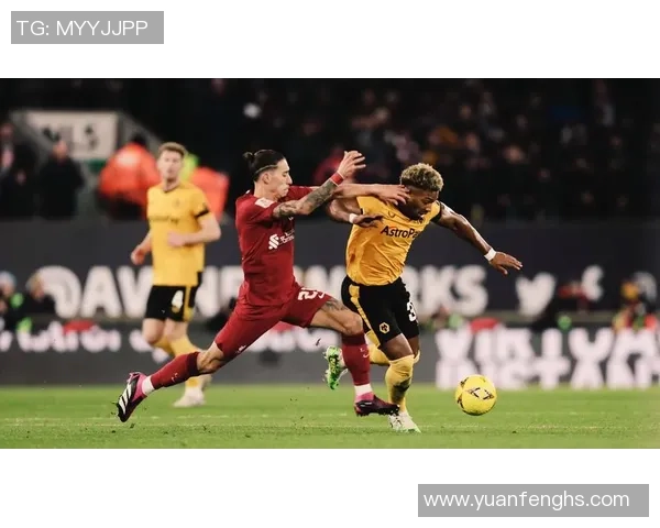 足总杯精彩对决尤文图斯与利物浦战成平局乌龙球引发全场热烈反响